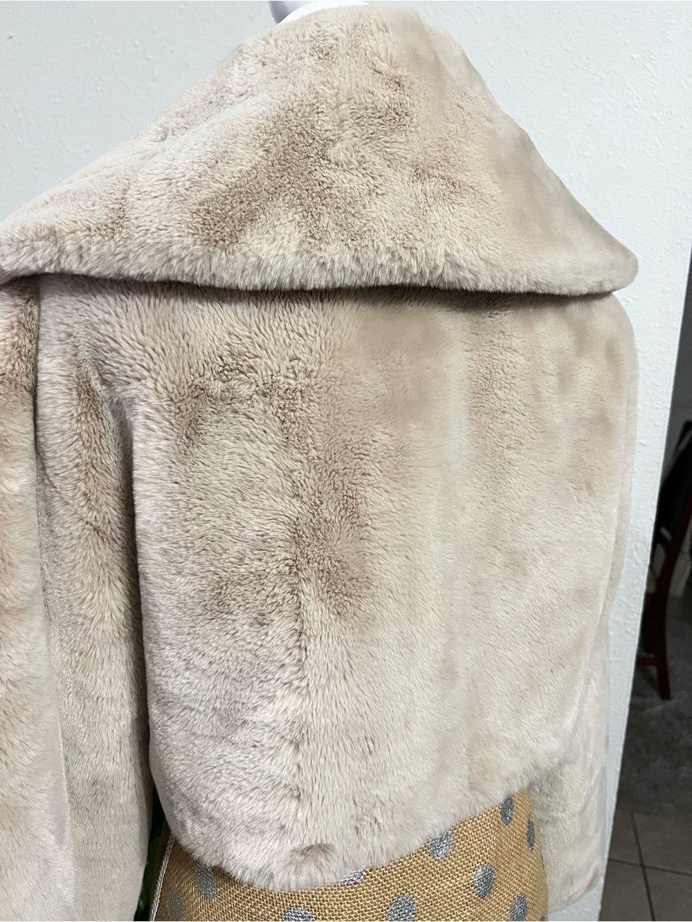 LAMARQUE. Plush Faux-Fur Jacket in Beige - Picture 9 of 10